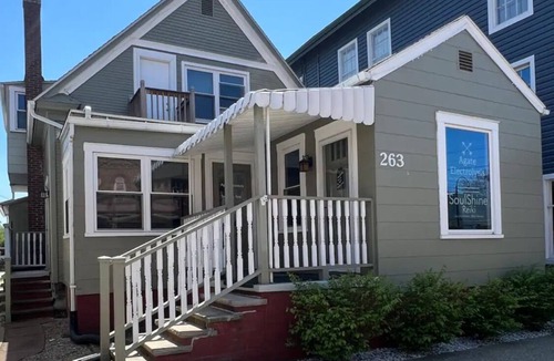 Loudonville Apartment | Downtwn Loudonville Upstairs 1 Bed Apartment