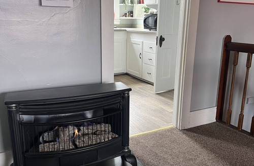 Loudonville Apartment | Downtwn Loudonville Upstairs 1 Bed Apartment