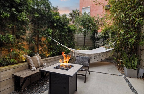 Venice House | Dreamy Venice Beach 5BR House with Rooftop & Steps to Beach