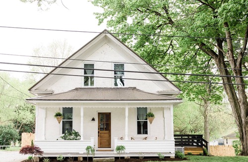 Beach City Cottage | Dreamy Vintage Cottage near Amish Country, Ohio