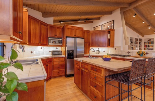 Ojai House | East End Pixie Orchard Getaway Long-Term Rental
