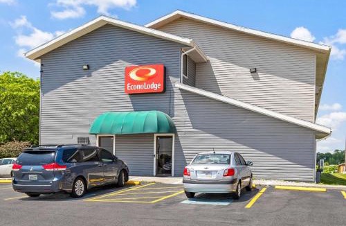 Montrose Cabin | Econo Lodge Akron Copley Northwest