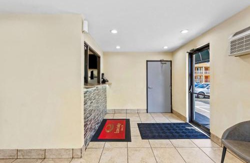 Montrose Cabin | Econo Lodge Akron Copley Northwest