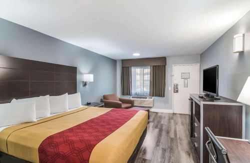 Hesperia Cabin | Econo Lodge Hesperia - Victorville I-15