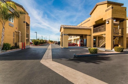 Hesperia Cabin | Econo Lodge Hesperia - Victorville I-15