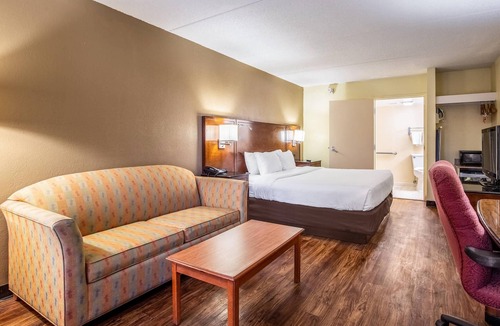 Fleet Hotel | Econo Lodge Naval Station Norfolk
