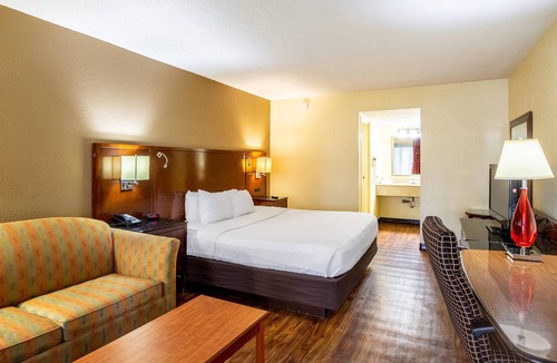 Fleet Hotel | Econo Lodge Naval Station Norfolk