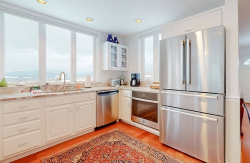 Waterbury Center House | Elegant & renewed mountain-view home with private hot tub, large deck & backyard