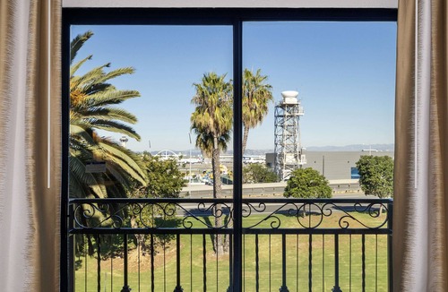 El Segundo Hotel | Embassy Suites by Hilton Los Angeles LAX South/El Segundo