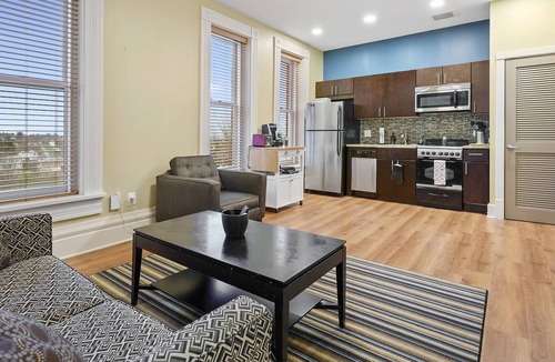St. Clairsville House | Enjoy a Seamless Blend of Functionality and Style Condo close to Wheeling 208