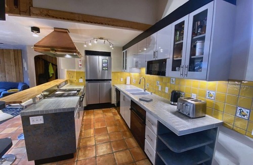 Alyeska Cabin | Entire Cabin | Sleeps 8 | Walk to Alyeska