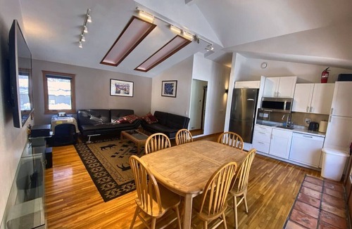 Alyeska Cabin | Entire Cabin | Sleeps 8 | Walk to Alyeska