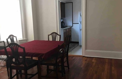 Detroit - Shoreway House | Entire Cozy Apartment in Ohio City. Near Downtown.