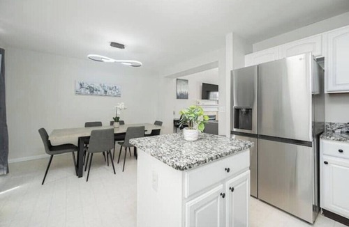 Galloway House | Escape 3BR w/Hot Tub and BBQ