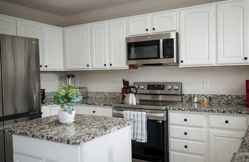 Galloway House | Escape 3BR w/Hot Tub and BBQ
