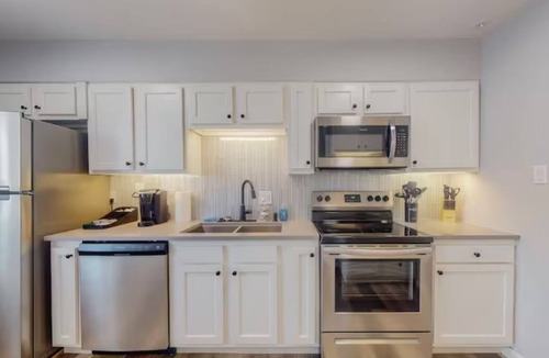 Uptown House | Espanola ABQ Uptown private backyard and garage!