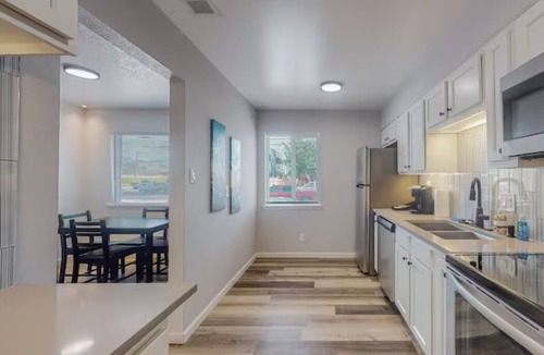 Uptown House | Espanola ABQ Uptown private backyard and garage!