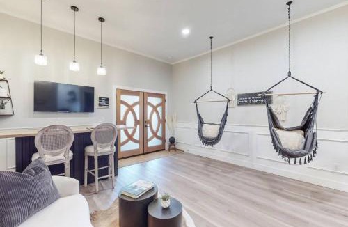 North Industry House | Eternal Romance-The Honeymoon Suite at 1885 Farms