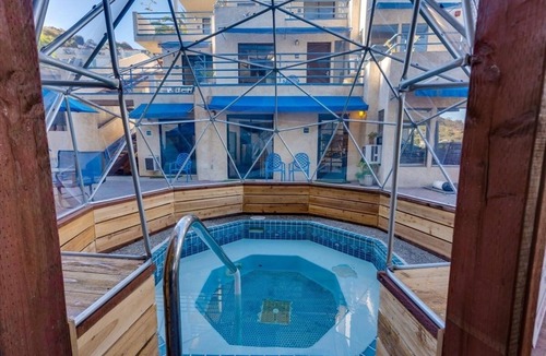 Avalon Hotel | Everything You Need for a Perfect Escape! Partial Ocean View, Free Parking!
