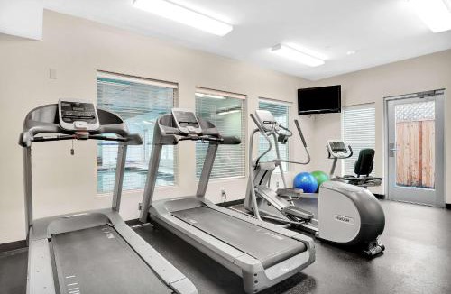 Holly Hotel | Executive Residency by Best Western Navigator Inn & Suites