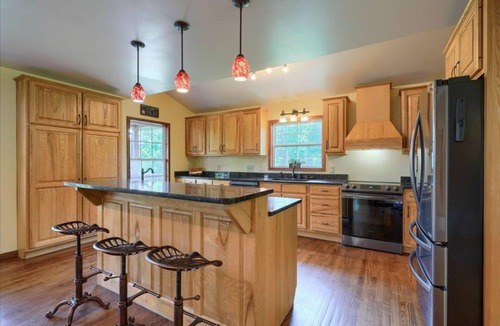 McArthur Cabin | Experience nature at your doorstep! Four bedroom cabin near Hocking Hills