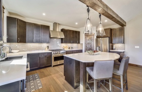 Baldy Mountain House | Experience the charm of Cocoa Cabin, a spacious retreat with stunning views & luxurious amenities!
