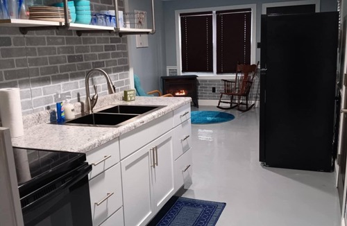 Carrollton Cottage | Fall, fireplace, fire pit @Leesville Lake 2 Private Bdrms NO Stairs Discounts