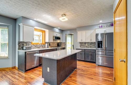 Gahanna House | Families Welcome: Lake-View Home, 2 Mi to Gahanna!