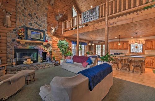 Gresham House | Family-Friendly Gresham Getaway w/Game Room!