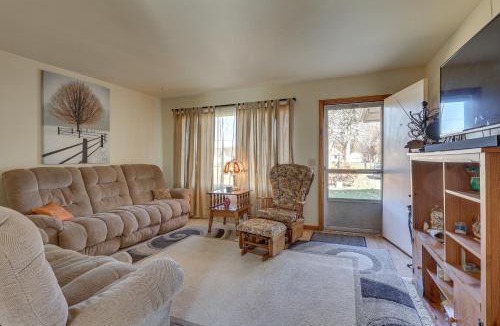 New Franklin House | Family-Friendly Home with Fire Pit about 10 Mi to Akron!