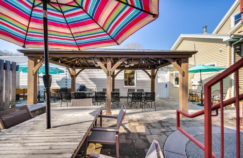 Zanoni Apartment | Family-Friendly Main St Gloucester Apt w/Balcony!