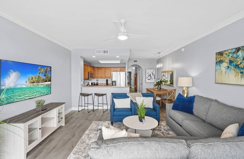 Florida Central Atlantic Coast Condo | Family-friendly Stunning condo with pool & Lake views near Disney Park