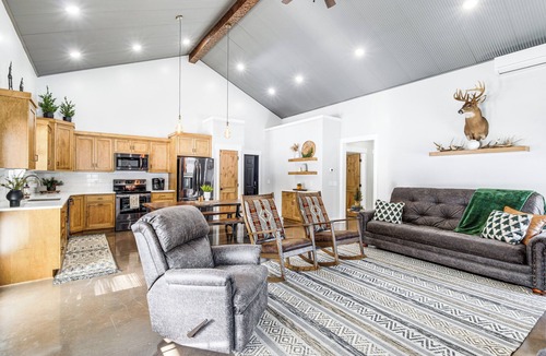 Somerdale House | Family Retreat w/Fire Pit & Yard in Mineral City