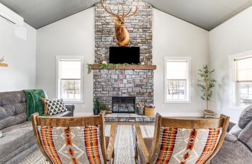 Somerdale House | Family Retreat with Fire Pit and Yard in Mineral City