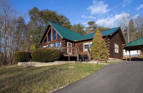 Willow Wood Cabin | Family-size cabin retreat, sleeps 8
