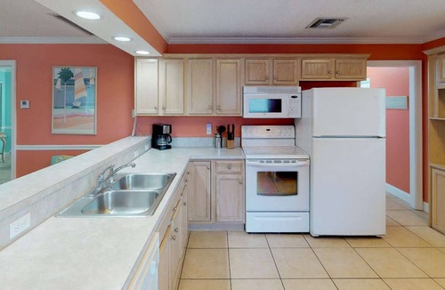 Madeira Beach Condo | Fantastic Beachfront Resort. Roomy and Comfortable. Take a Stroll along Beach or Lounge at the Pool.