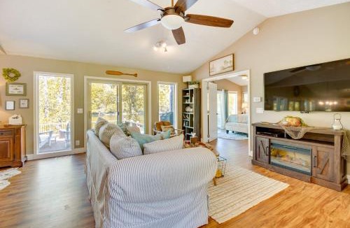 Mountain Home House | Fire Pit & Grill: Riverfront Home in Arkansas!