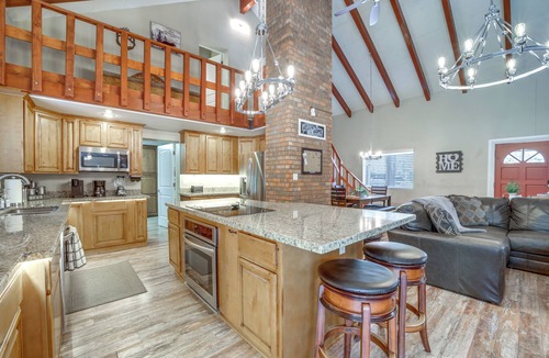 Heber Cabin | Fire Pit & Grill: Spacious 'Forest Lakes Chalet'
