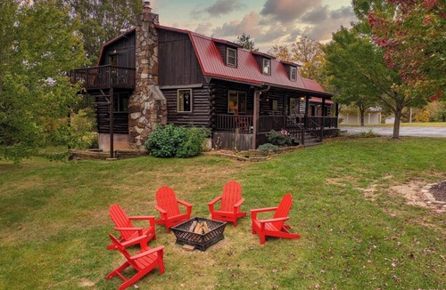 Lampe Cabin | Firefly Ridge Cabin-Hot Tub, Fire Pit, Near Branson