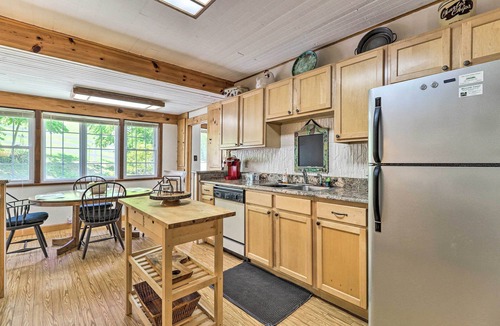 Crumpler House | Fish, Float & Relax Fireside: Home Near New River!
