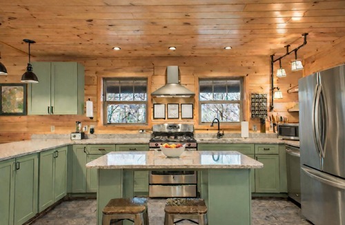 Saluda Cabin | FishTop Cabin near Saluda, Green River Bliss & Cabin Serenity