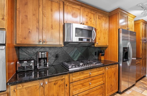 Wildwood Mountain Cabin | Floor-to-Ceiling Windows. Wraparound Deck. Wood-Burning Fireplace | Wildwood Mountain Cottage