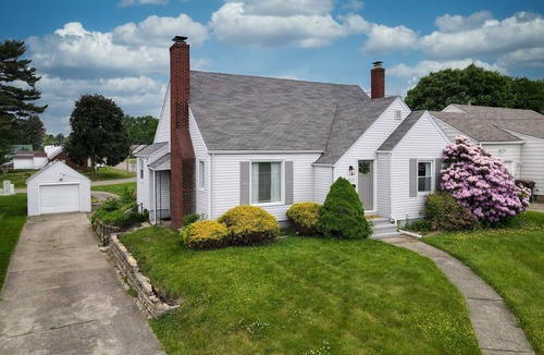 Canton House | Football Hall of Fame Hideaway: Cozy & Convenient