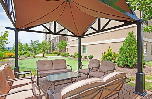Oak Ridge Condo | Free Breakfast. Pool & Gym. Near the University of Tennessee Arboretum!