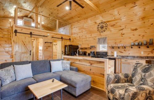 East Fultonham House | Friends and Family Rental Cabin with Hot Tub!