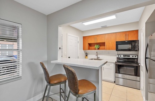 Edgewood House | Fully Renovated Tropical Oasis Near The Cruise & Airport - By Avi