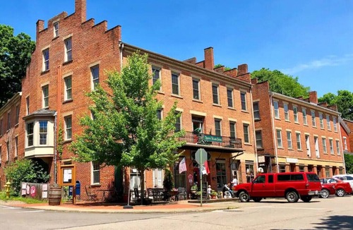 Coshocton Apartment | Genevieve's Place in Historic Roscoe Village