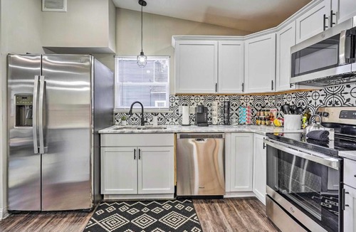Downtown Columbus House | German Village Getaway with Grill 4 Mi to OSU!