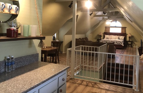 Bonita Apartment | Get away from the hustle and bustle of the day. Stay at The Loft in San Dimas