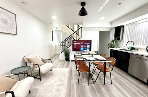 Van Nuys House | Gilmore One